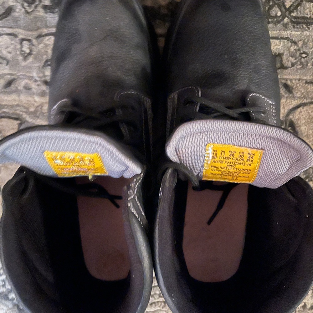 SKETCHERS MENS WORK BOOT - 12M-  STEEL TOE/ EXCELLENT CONDITION WORN ONCE